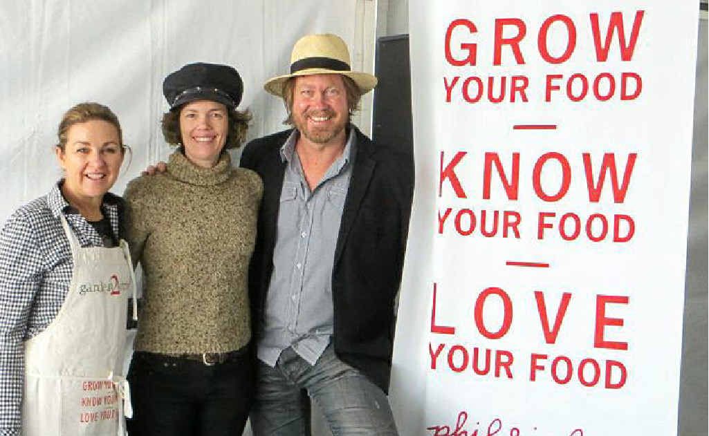Julie Ray demonstrated how to cook broccoli, with Raylene Kross and Phil Dudman, who showed his homegrown broccoli. Julie Ray demonstrated how to cook broccoli, with Raylene Kross and Phil Dudman, who showed his homegrown broccoli.